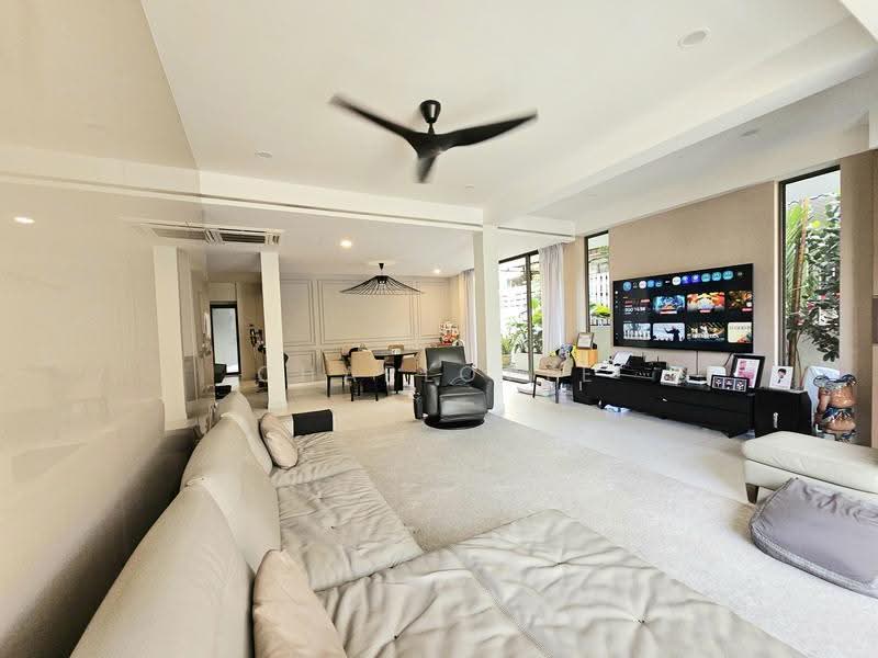 10 Lorong Siglap